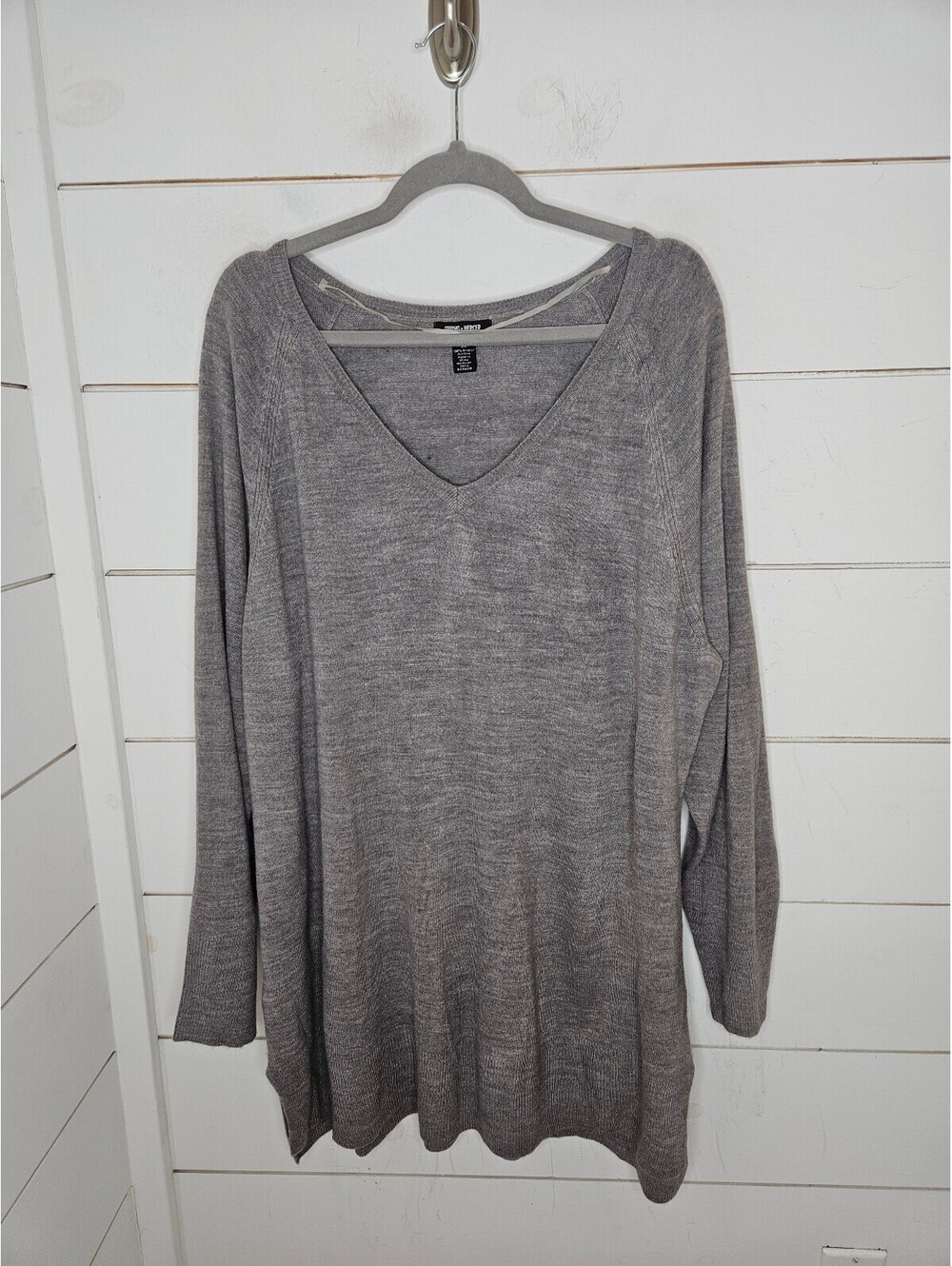 Spring & Mercer 3X grey long length v neck sweater. No Flaws!